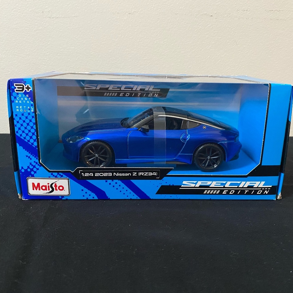 2023 Nissan Z (RZ34) Scaled Diecast Replica Maisto Tech Blue 1:24 Scale